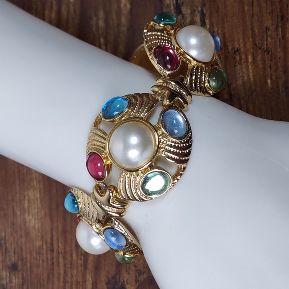 Goldtone Linked Bracelet - Picture 2 of 5